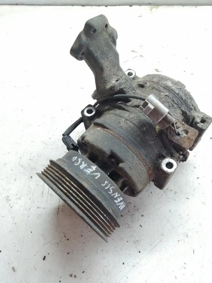Toyota Avensis Verso (2004 - 2009) 2473002720 Компрессор (насос) кондиционера воздуха — фото 1