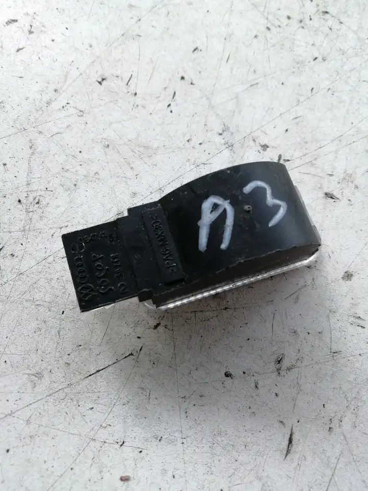 Audi A3/S3 8P (2008 - 2013) 094741 Лампа подсветки бардачка — фото 2