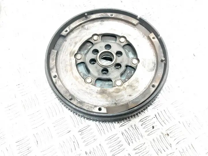 Audi A4 S4 B6 8E 8H (2000 - 2006) 06B105266A Двухмассовый маховик — фото 1