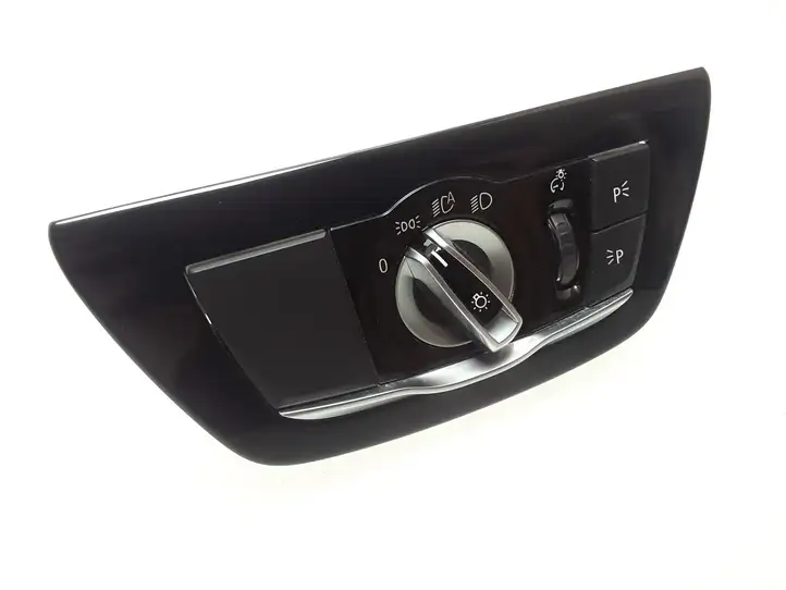 BMW 5 G30 G31 (2016 - ) Включатель фонарей — фото 1