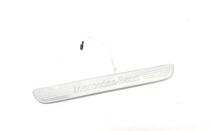 Mercedes-Benz C W205 (2014 - 2021) A2056807003 Наружная отделка переднего порога — фото 1