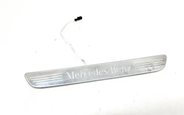 Mercedes-Benz C W205 (2014 - 2021) A2056806903 Наружная отделка переднего порога — фото 1