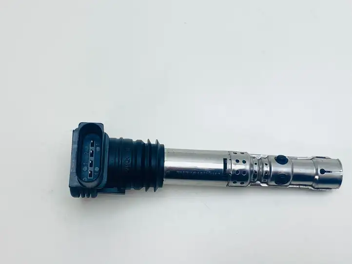 Audi A4 S4 B6 8E 8H (2000 - 2006) 06A905115D Катушка зажигания — фото 1