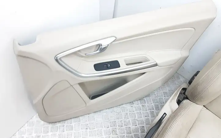 Volvo S60 (2010 - 2013) Комплект салона — фото 3