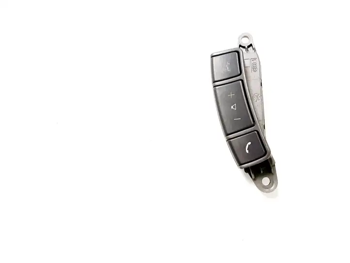 BMW 7 E65 E66 (2001 - 2008) 6911585 Кнопки на рулевом колесе — фото 1