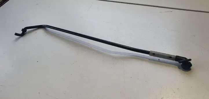 Toyota Yaris (2012 - 2014) Упор капота — фото 3