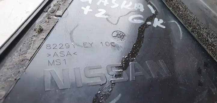 Nissan Qashqai (2010 - 2013) Накладка стекла задней двери — фото 6