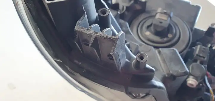 Toyota Yaris (2014 - 2019) Передняя фара — фото 2