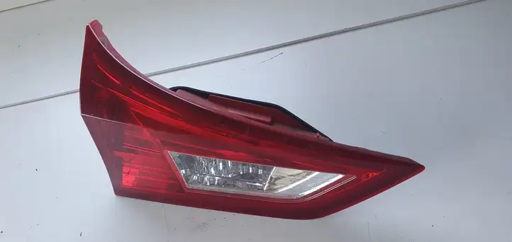Toyota Auris E180 (2012 - 2018) Задний фонарь в крышке багажника — фото 6