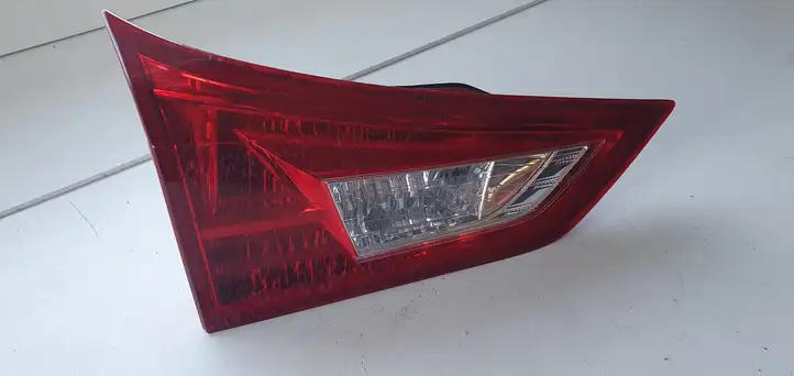 Toyota Auris E180 (2012 - 2018) Задний фонарь в крышке багажника — фото 7