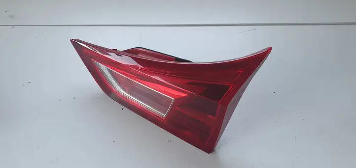Toyota Auris E180 (2012 - 2018) Задний фонарь в крышке багажника — фото 2