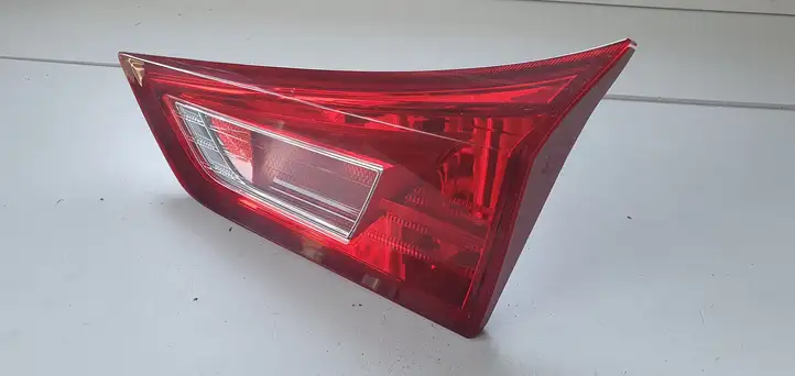 Toyota Auris E180 (2012 - 2018) Задний фонарь в крышке багажника — фото 5