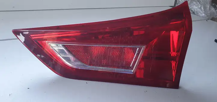 Toyota Auris E180 (2012 - 2018) Задний фонарь в крышке багажника — фото 8