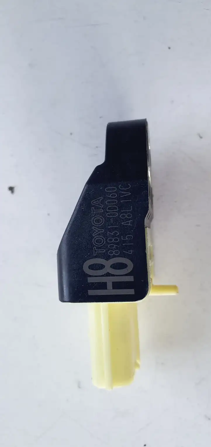 Toyota Yaris (2012 - 2014) Датчик удара SRS — фото 3