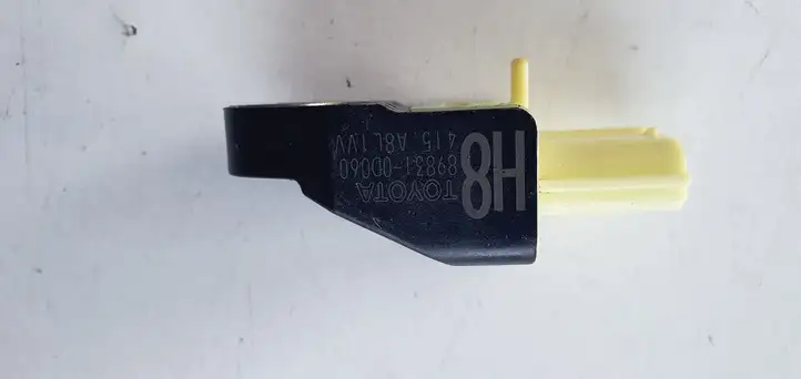 Toyota Yaris (2012 - 2014) Датчик удара SRS — фото 3