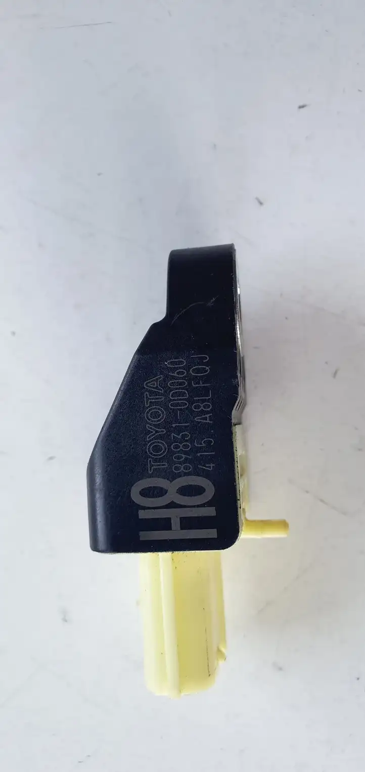 Toyota Yaris (2012 - 2014) Датчик удара SRS — фото 3