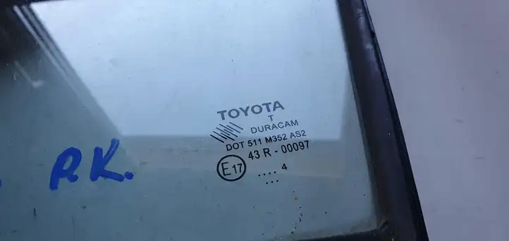 Toyota Yaris (2012 - 2014) Форточка двери — фото 2