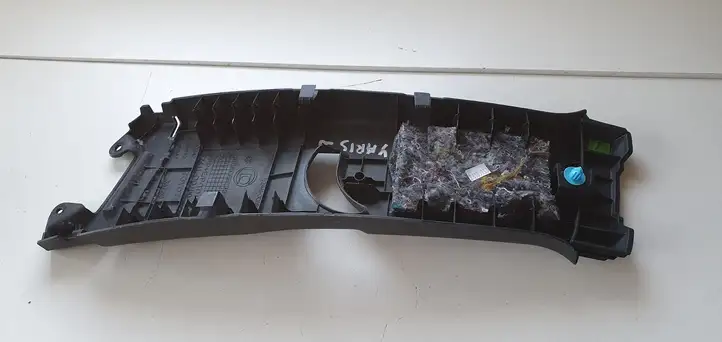 Toyota Yaris (2014 - 2019) Накладка ремня безопасности — фото 3