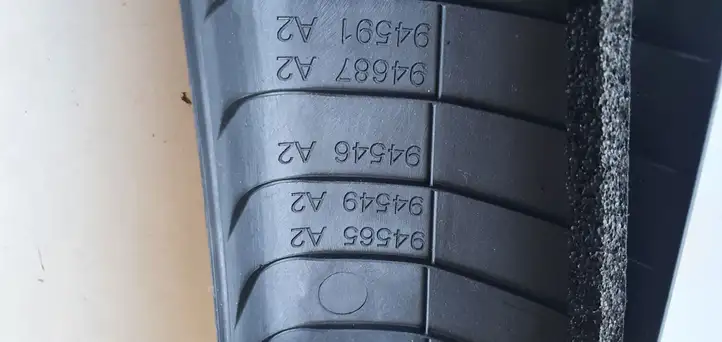 Toyota Yaris (2014 - 2019) Обшивка стойки A — фото 2