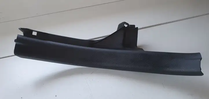 Toyota Yaris (2014 - 2019) Внутренняя отделка заднего порога — фото 1