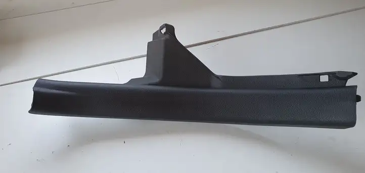 Toyota Yaris (2014 - 2019) Внутренняя отделка заднего порога — фото 1