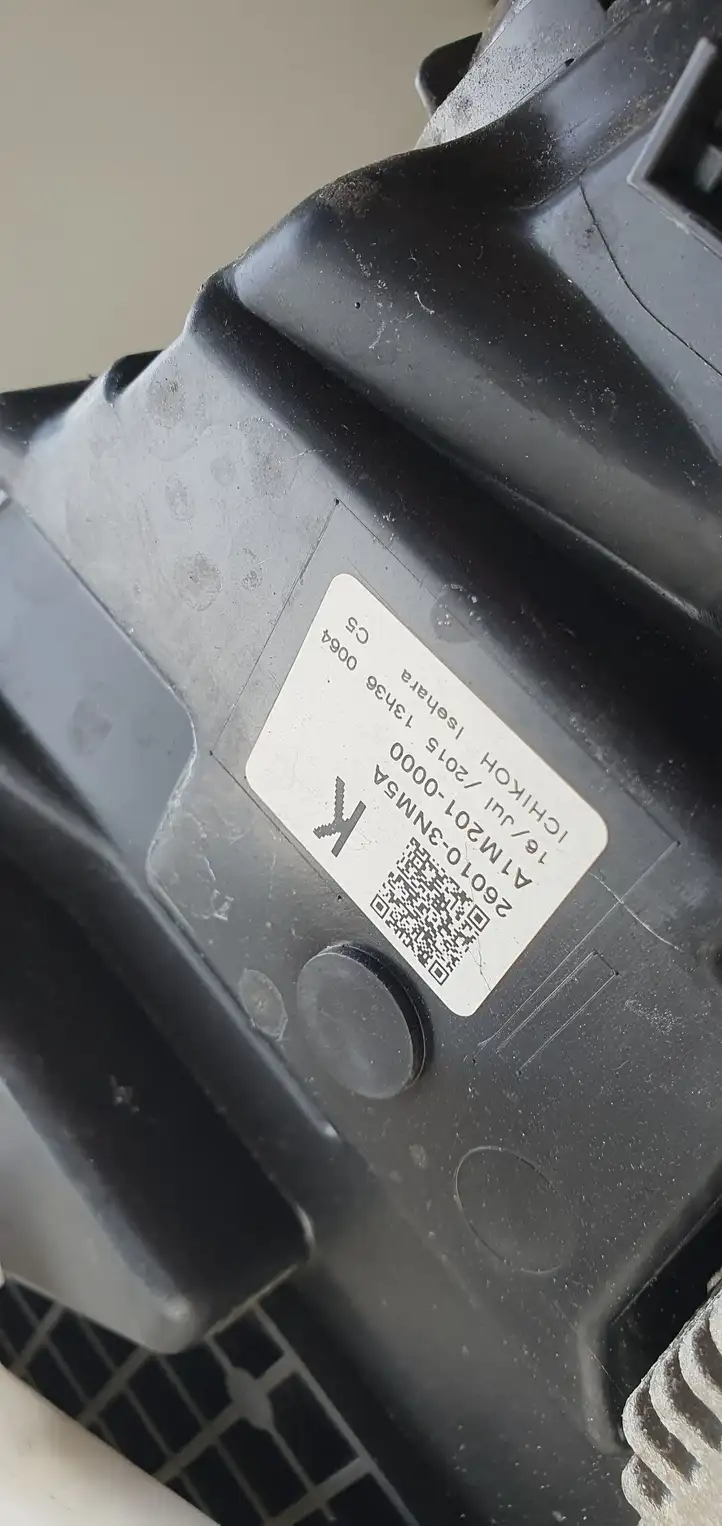 Nissan Leaf I (ZE0) (2010 - 2017) Передняя фара — фото 2