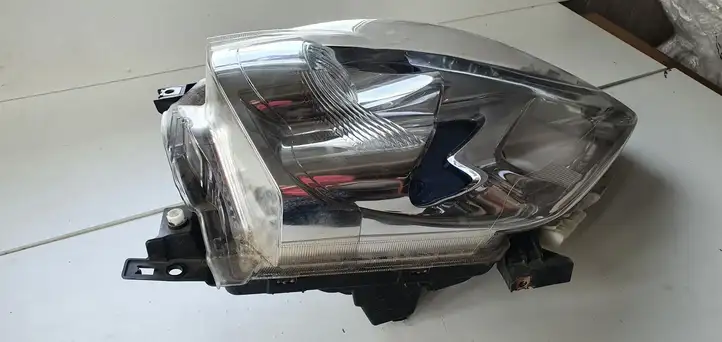 Nissan Leaf I (ZE0) (2010 - 2017) Передняя фара — фото 4
