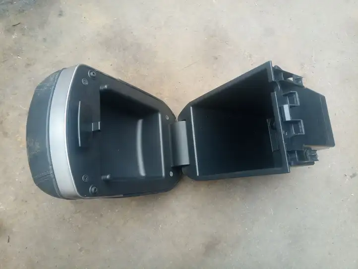 Hyundai ix35 (2009 - 2013) Ящик центральной консоли — фото 8