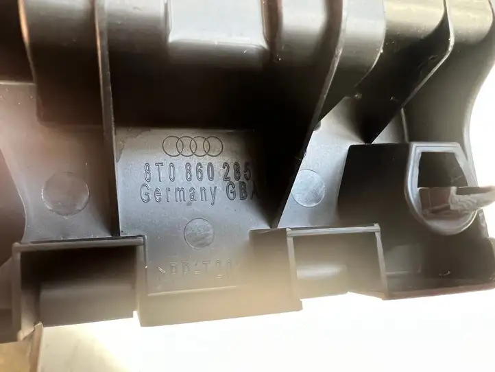 Audi A4 S4 B8 8K (2007 - 2011) 8T0860285 Держатель аварийного знака — фото 2