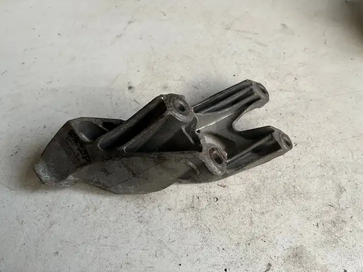 Audi A4 S4 B8 8K (2007 - 2011) 8K0199307BE Кронштейн двигателя — фото 4