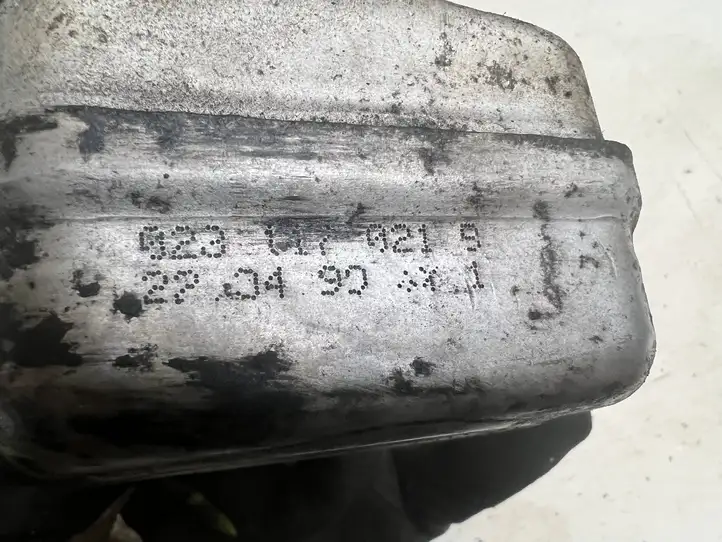 Audi A3/S3 8L (1996 - 2000) 028117021B Кронштейн масляного фильтра — фото 2