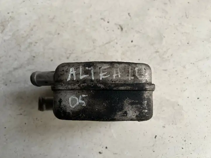 Seat Altea (2004 - 2009) Кронштейн масляного фильтра — фото 2