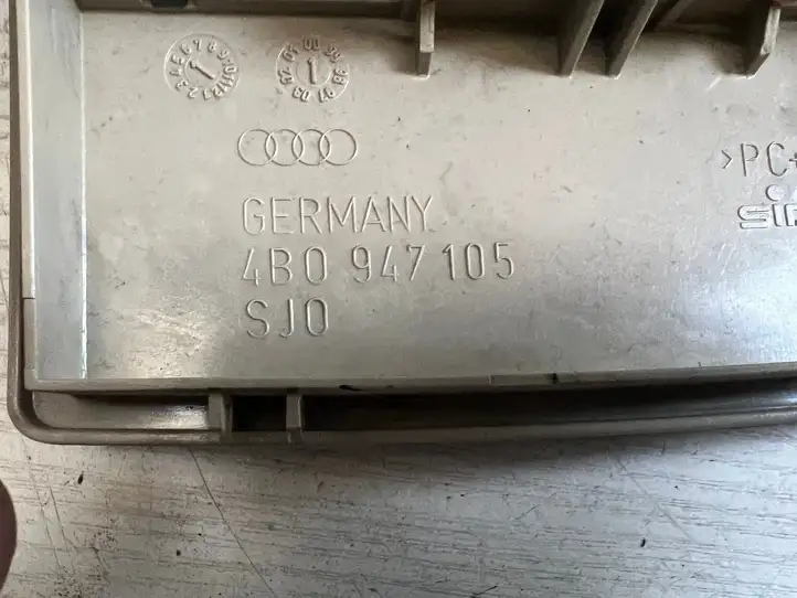 Audi A6 S6 C5 4B (1997 - 2001) 4B0947105 Передняя подсветка — фото 2