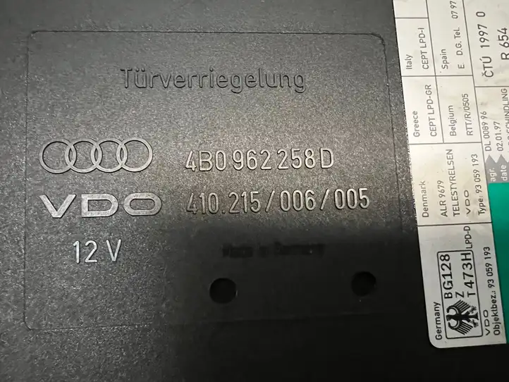 Audi A6 S6 C5 4B (1997 - 2001) 4B0962258D Модуль комфорта — фото 2