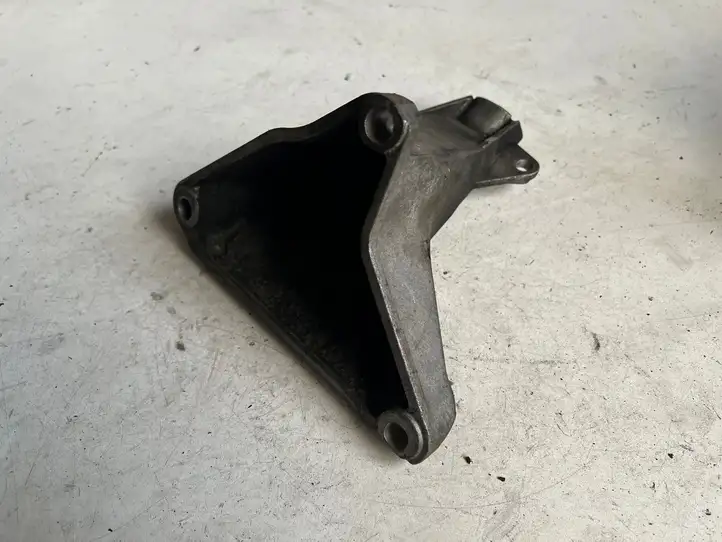 Volkswagen PASSAT B5.5 (2001 - 2005) 8D0199308AG Кронштейн двигателя — фото 2