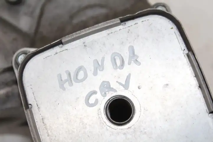 Honda CR-V (2012 - 2016) water pump Кронштейн масляного фильтра — фото 3