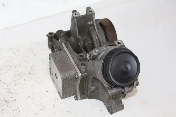 Honda CR-V (2012 - 2016) water pump Кронштейн масляного фильтра — фото 4