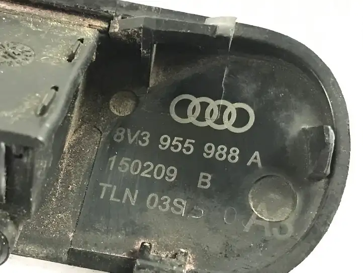 Audi A3/S3 8V (2012 - 2016) 8V3955988A Форсунка омывателя лобового стекла — фото 3