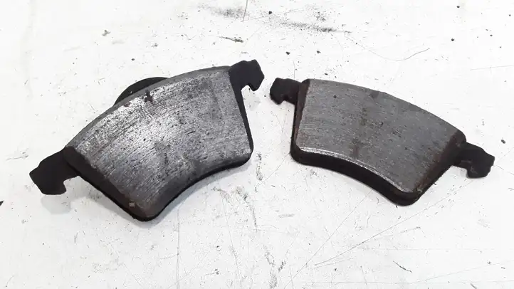Volkswagen Sharan (2003 - 2010) Передние тормозные колодки — фото 1