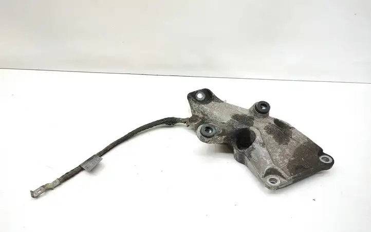 BMW 3 E90 E91 (2005 - 2012) 6776529 Кронштейн двигателя — фото 1