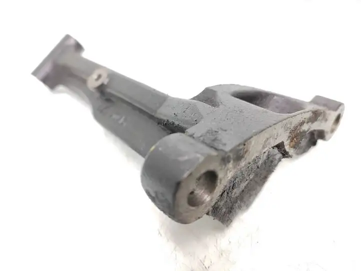 Toyota Avensis T250 (2006 - 2009) 3311805010 Кронштейн двигателя — фото 1