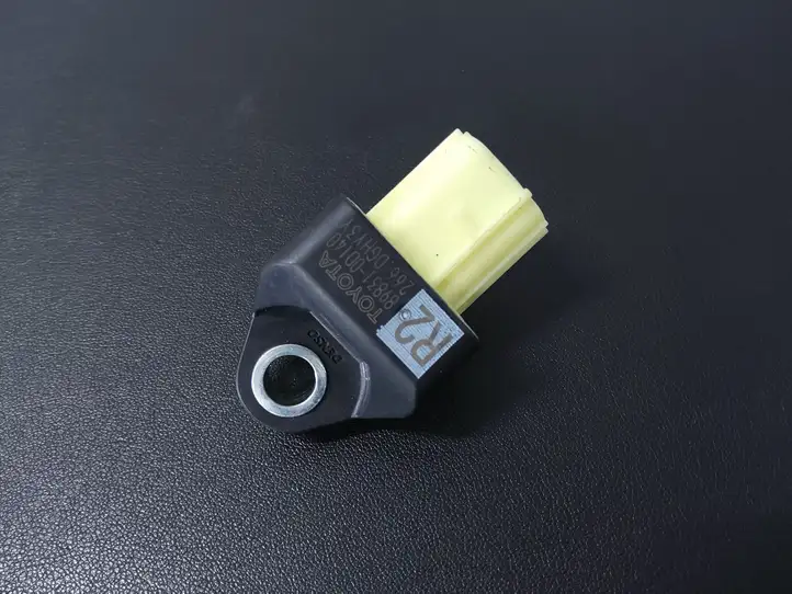 Toyota Yaris XP210 (2020 - ) 898310D140 Датчик удара SRS — фото 1
