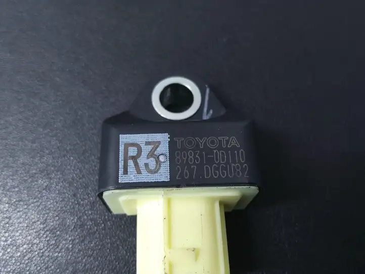 Toyota Yaris XP210 (2020 - ) 898310D110 Датчик удара SRS — фото 2