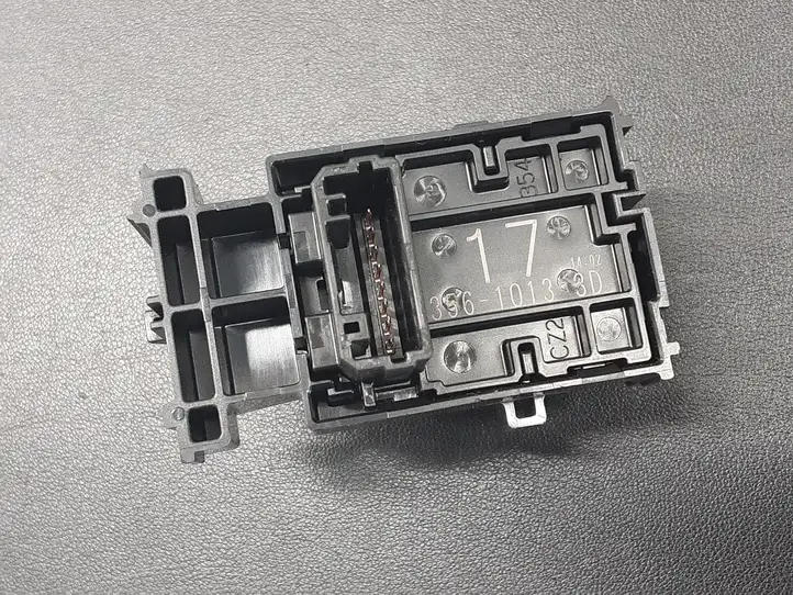 Toyota Yaris XP210 (2020 - ) 35610133D Блок кнопок стеклоподъемников — фото 4
