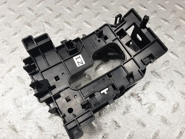 Toyota Yaris XP210 (2020 - ) 76N229 Рамка рычага КПП — фото 5