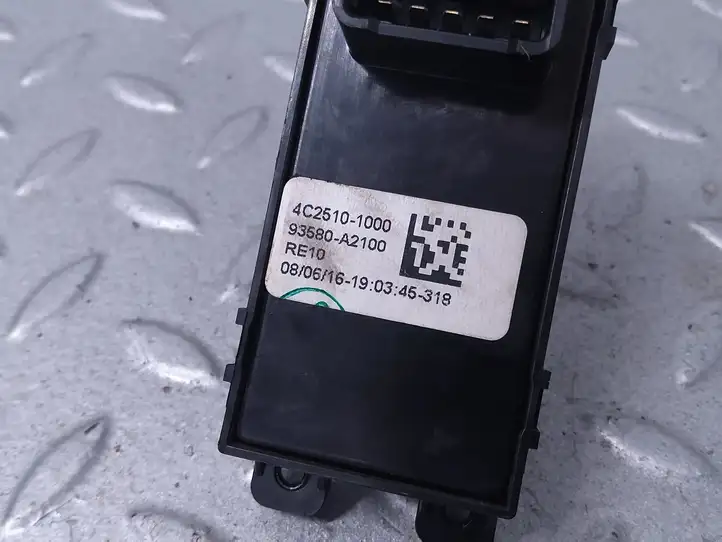 Kia Ceed (2015 - 2018) 93580A2100 Кнопка стеклоподъемников — фото 4