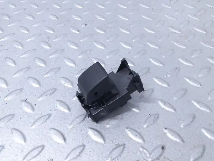 Toyota Yaris XP210 (2020 - ) 173561013 Блок кнопок стеклоподъемников — фото 3
