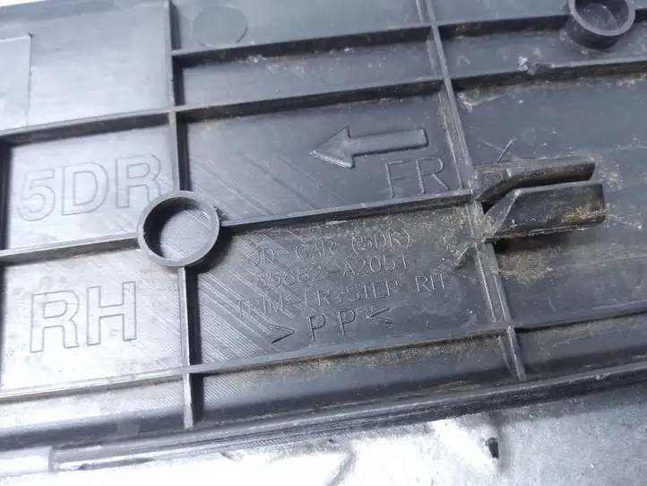 Kia Ceed (2015 - 2018) 85882A2051 Внутренняя отделка переднего порога — фото 4