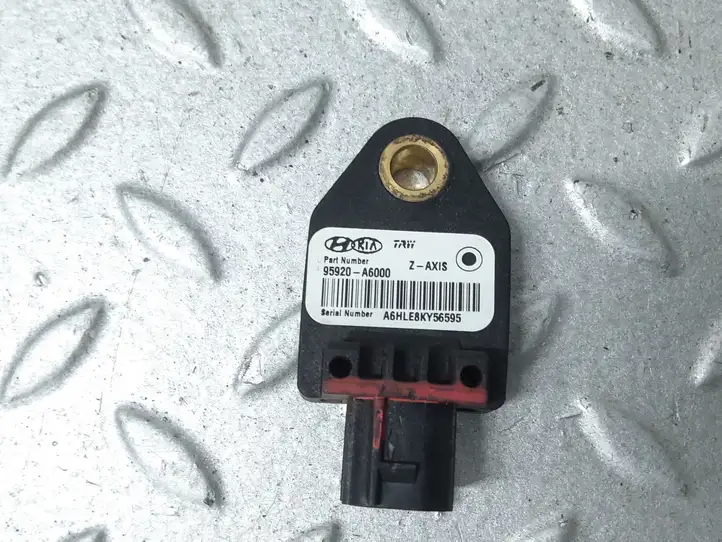 Kia Ceed (2015 - 2018) 95920A6000 Датчик удара SRS — фото 3