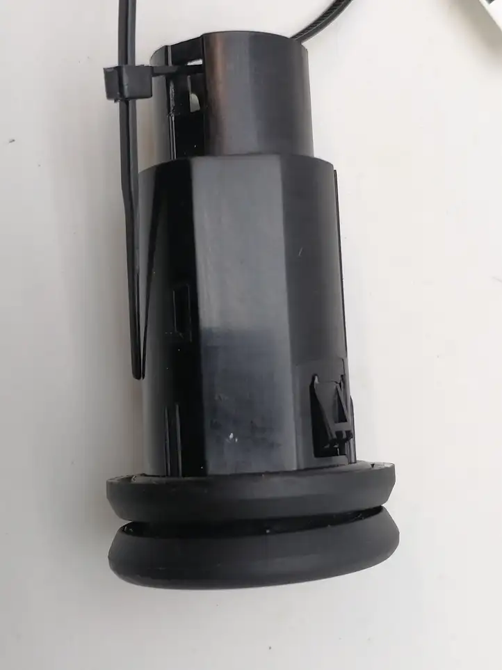 Jaguar F-Pace (2016 - ) FK7219010AB USB разъем — фото 1